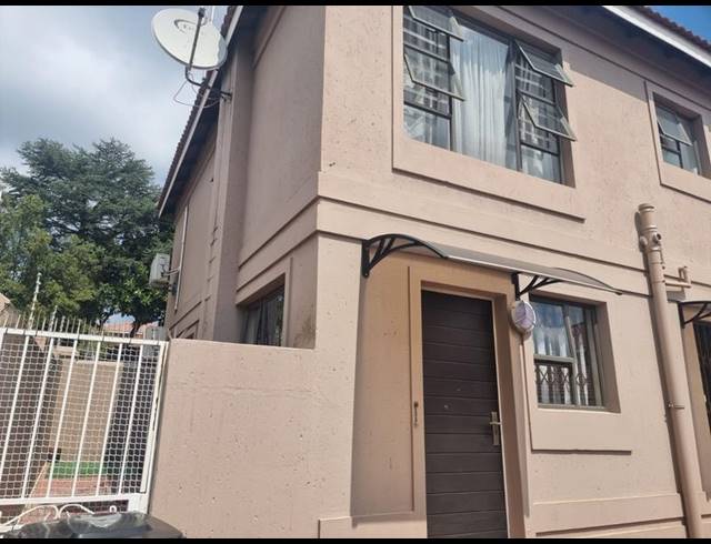 3 BEDROOM DUPLEX FOR SALE IN EDENVALE CENTRAL